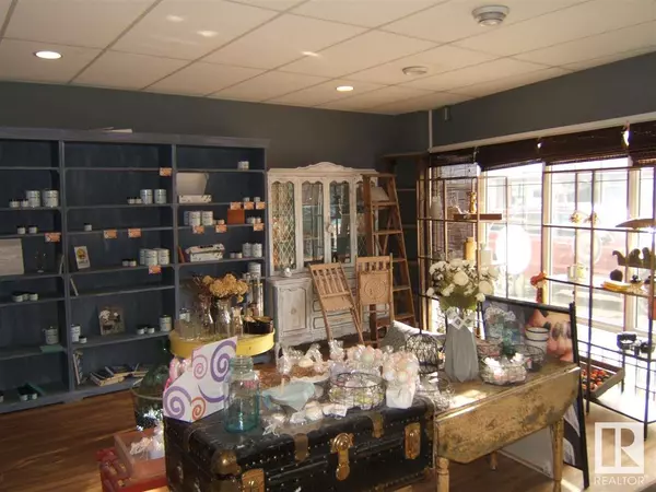 Vegreville, AB T9C 1M4,5118 50 ST