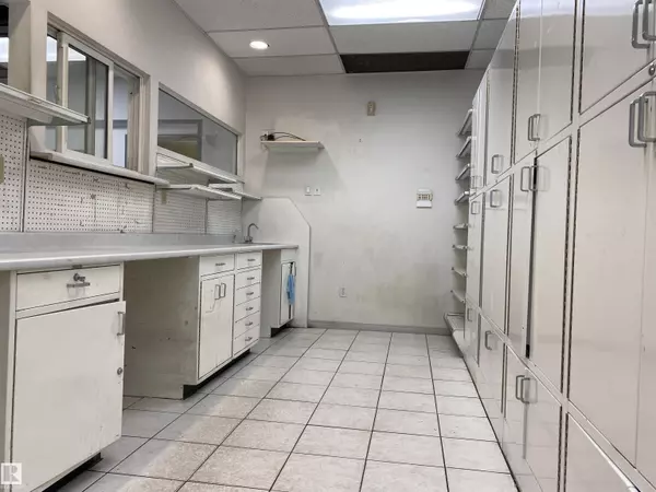 Edmonton, AB T5H 2L8,10724 97 ST NW NW
