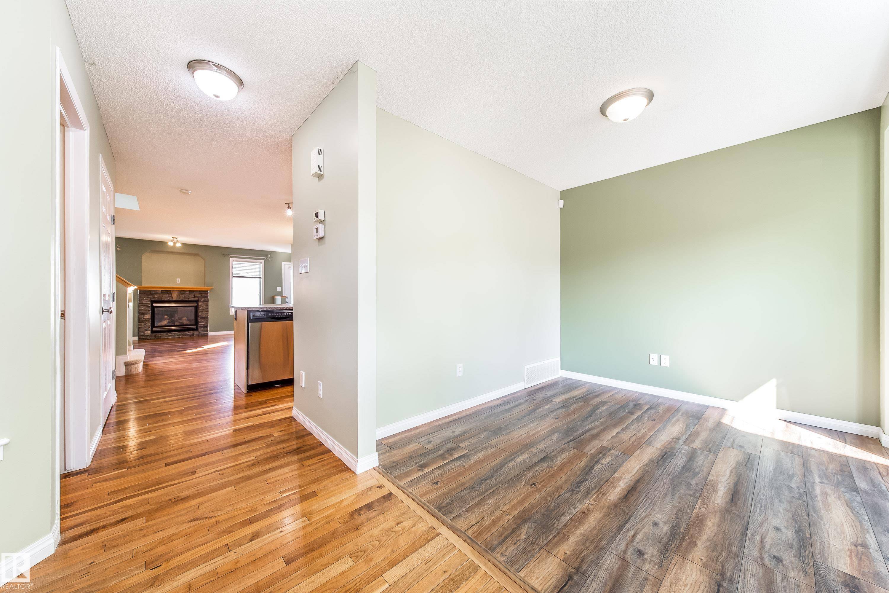 Edmonton, AB T6R 3V7,7020 SOUTH TERWILLEGAR DR NW