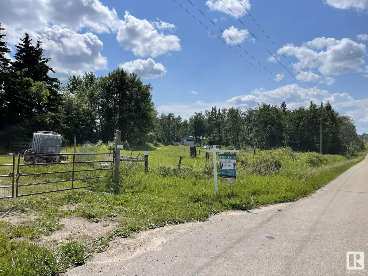 Rural Lac Ste. Anne County, AB T0E 1V0,- -