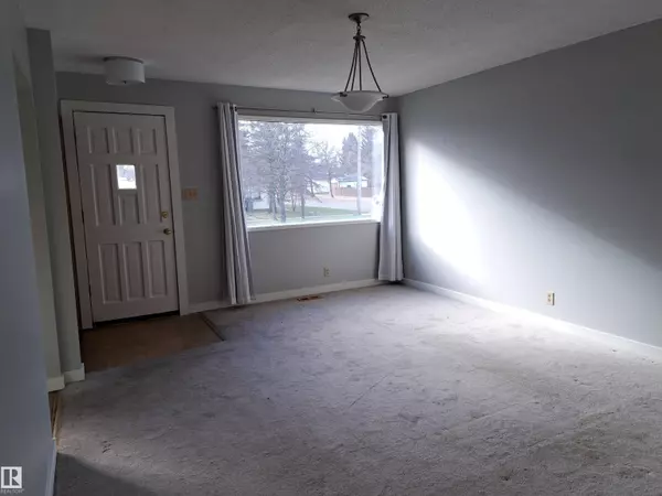 Lamont, AB T2R 2R0,4820 51 AV