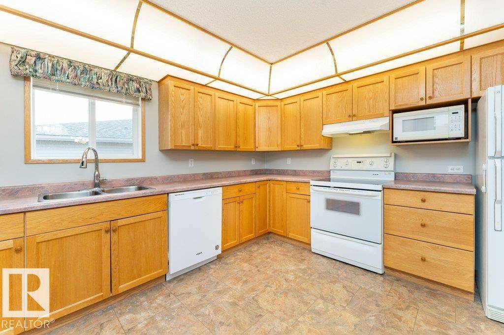 Fort Saskatchewan, AB T8L 4H6,15 CENTURY VILLAS CO