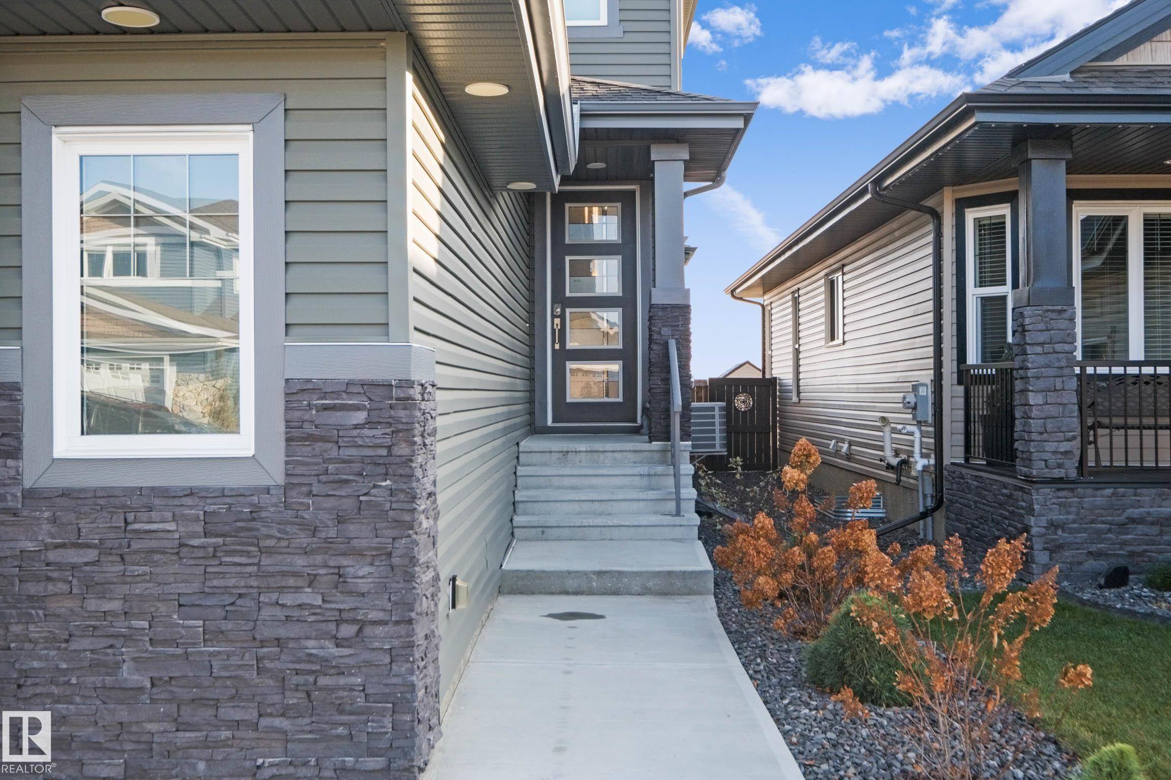 Fort Saskatchewan, AB T8L 0L4,221 WOODHILL LN