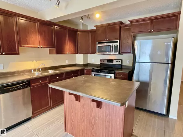 Fort Saskatchewan, AB T8L 0B9,187 GALLOWAY WD