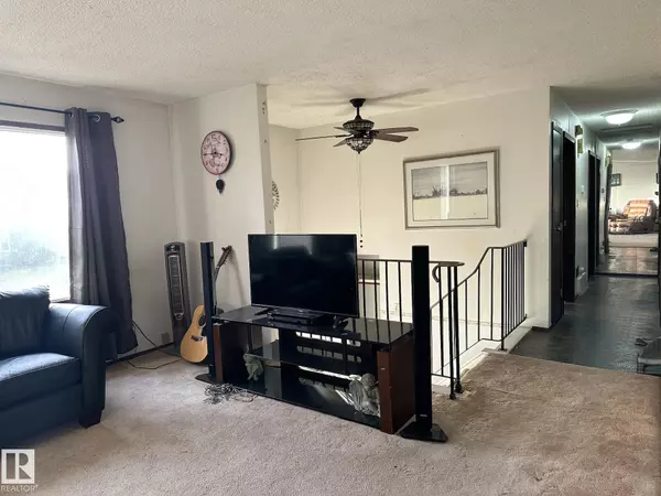 Edmonton, AB T6K 1X1,8208 10 AV NW