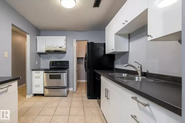 Edmonton, AB T6J 5K2,#113 2204 118 ST NW