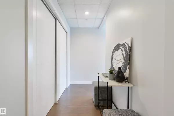 Edmonton, AB T5J 0G6,#1803 10238 103 ST NW