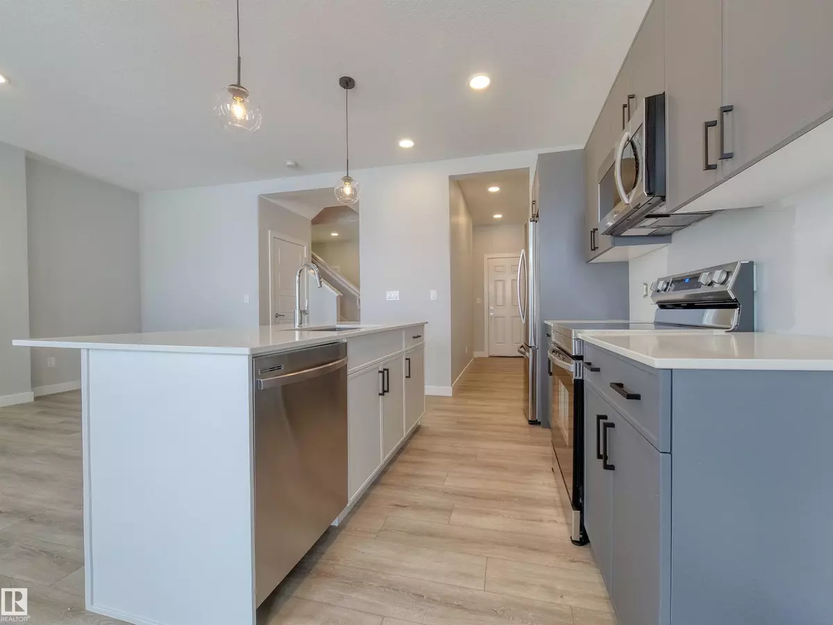 Fort Saskatchewan, AB T8L 0H8,21 Waverly WY