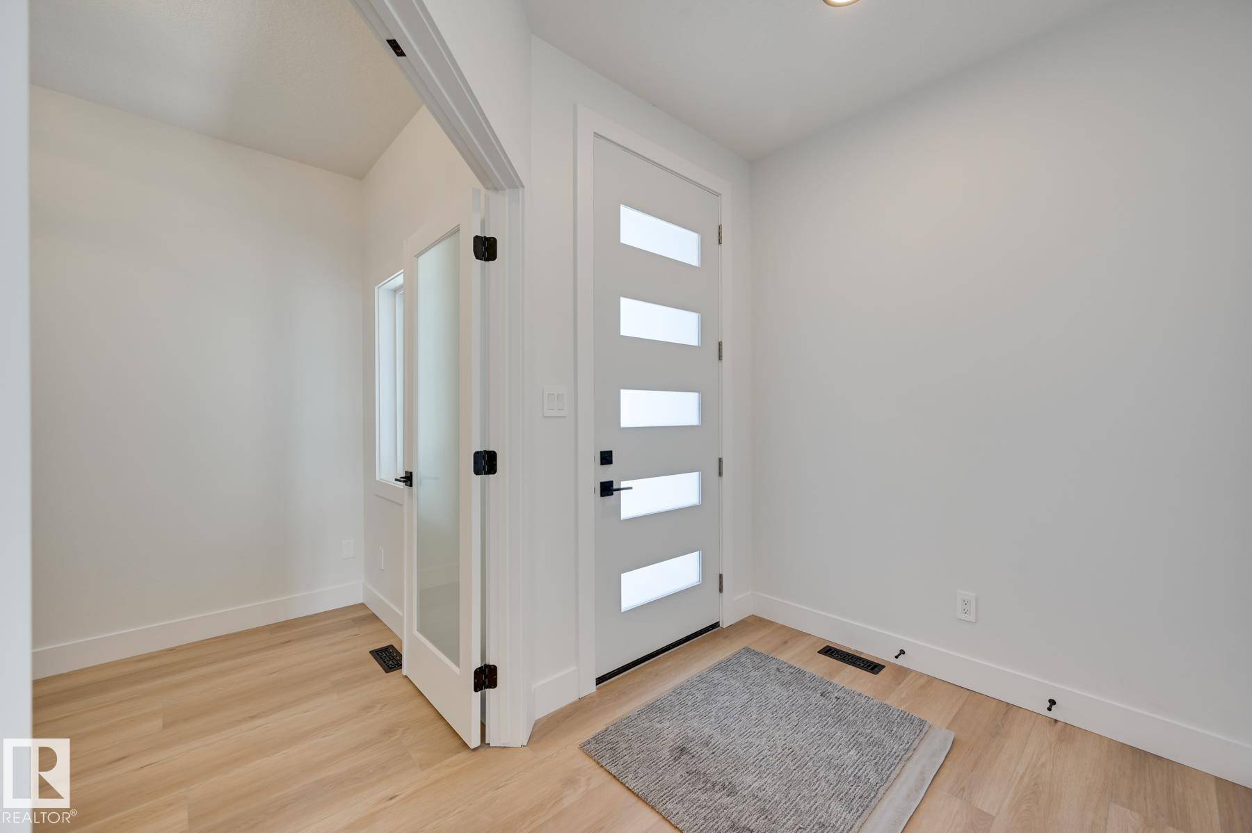 Fort Saskatchewan, AB T8L 0Y4,330 MEADOWVIEW DR