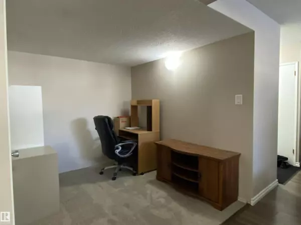 Edmonton, AB T6J 0T9,#101 11425 41 AV NW