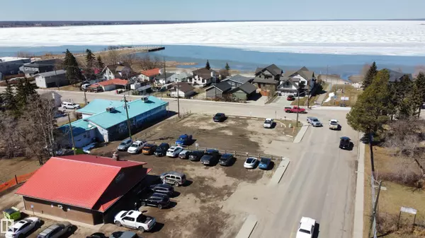 Rural Lac Ste. Anne County, AB T0E 0A0,4732 47 ST