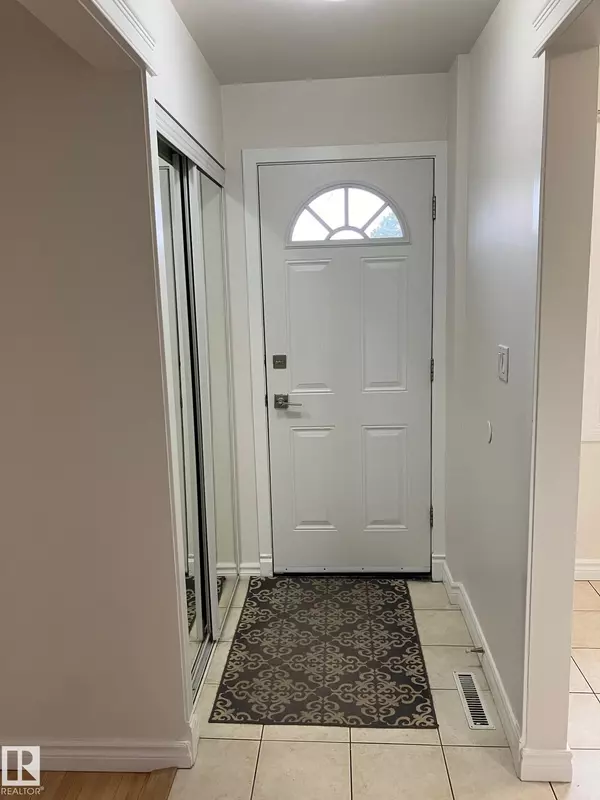 Edmonton, AB T5C 3C4,216 LONDONDERRY SQ NW