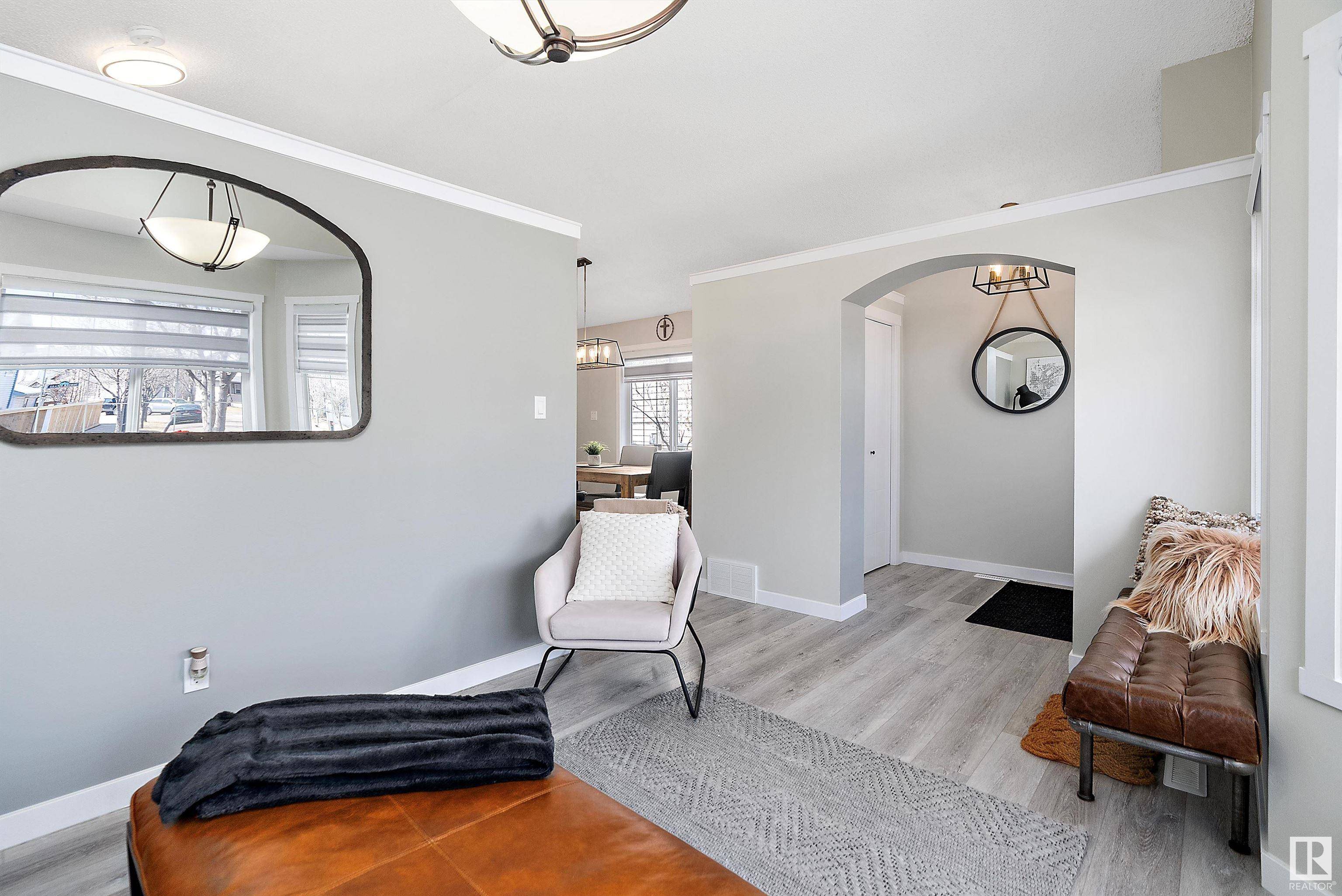 Edmonton, AB T6R 3E3,4546 TURNER SQ NW