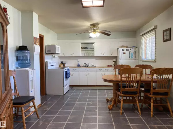 Warburg, AB T0C 2T0,5139 53 ST