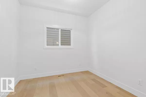 Sherwood Park, AB T8B 0B4,19 FOSBURY LI