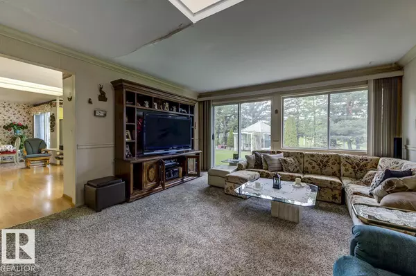 Edmonton, AB T6H 4N7,11250 50 AV SW SW