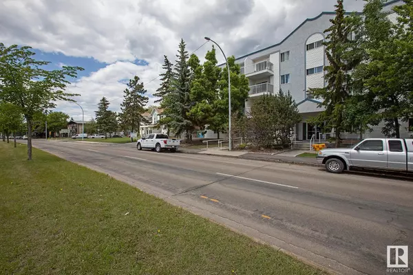 Edmonton, AB T6J 0R5,#103 11446 40 AV NW