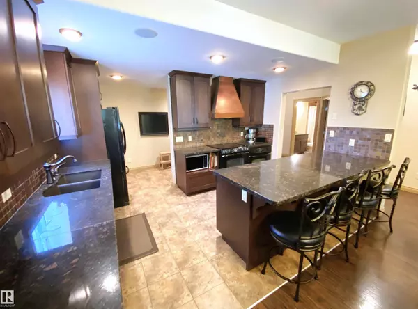 Spruce Grove, AB T7X 0J2,45 HILLDOWNS DR