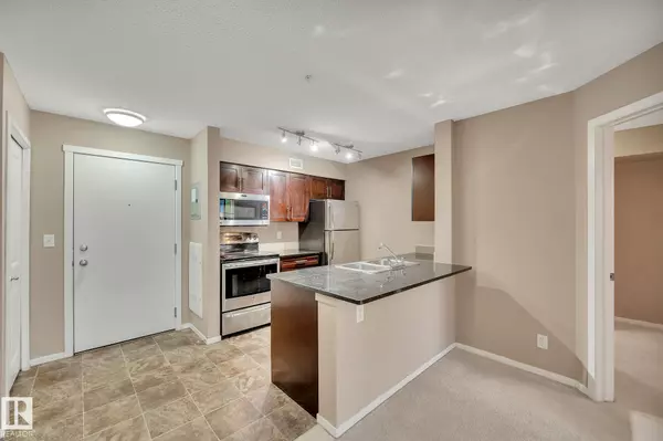 Edmonton, AB T6X 2C6,#120 107 WATT CM SW