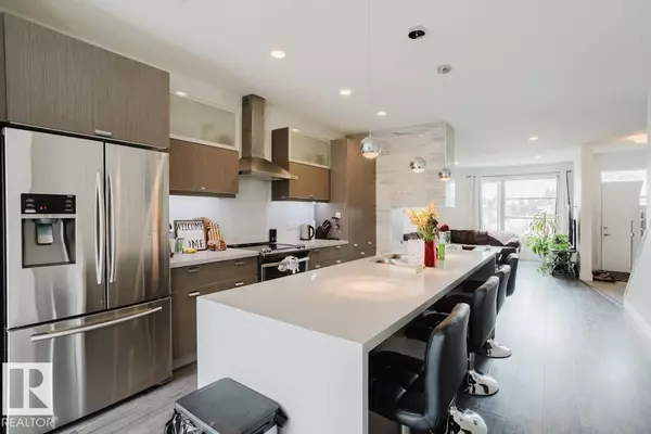 Edmonton, AB T5R 1E4,8716 150 ST NW