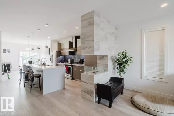 Edmonton, AB T5R 1E4,8720 150 ST NW