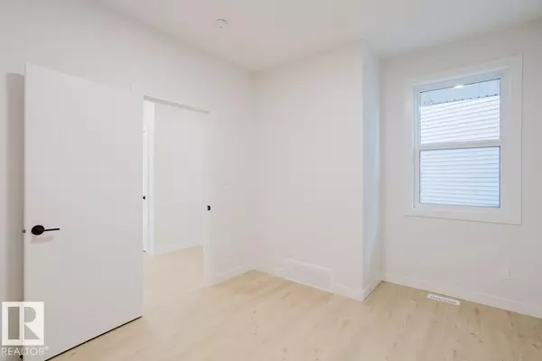 Spruce Grove, AB T7X 0W2,6 MEADOWBROOK PT