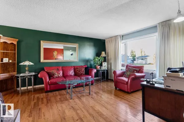 Spruce Grove, AB T7X 2E3,33 OATWAY ST