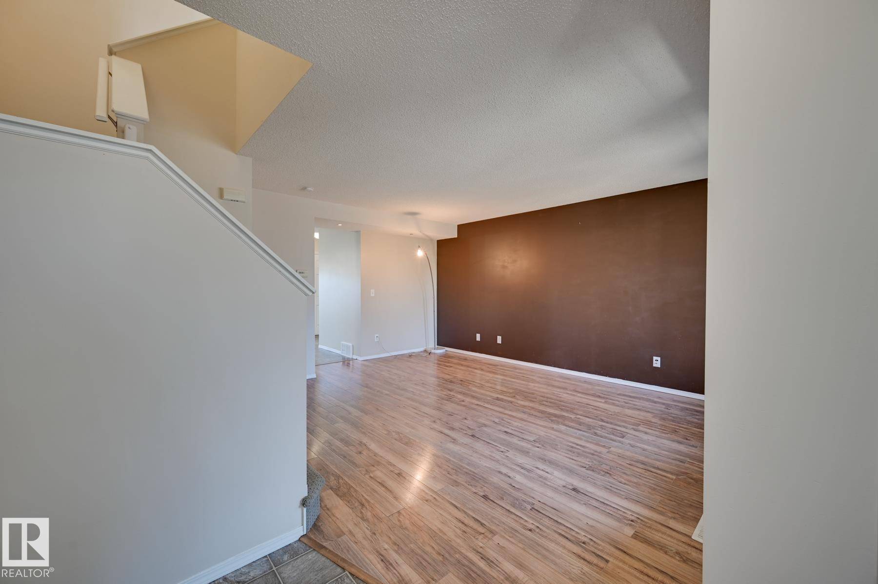 Spruce Grove, AB T7X 0B9,86 SPRUCE VILLAGE DR DR