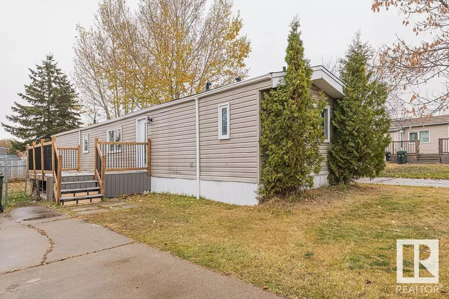 1414 Jubilee DR, Sherwood Park, AB T8H 1L7