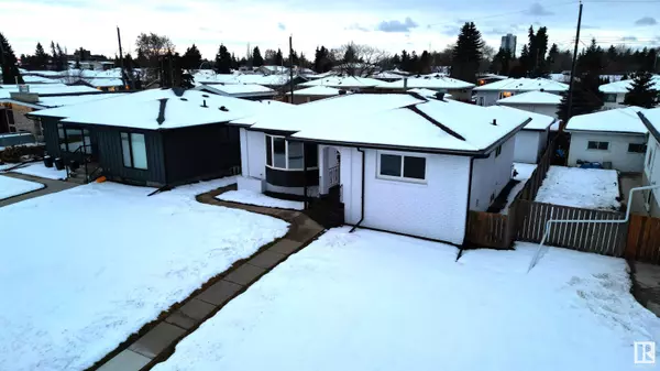 Edmonton, AB T6B 1Y7,9216 72 ST NW