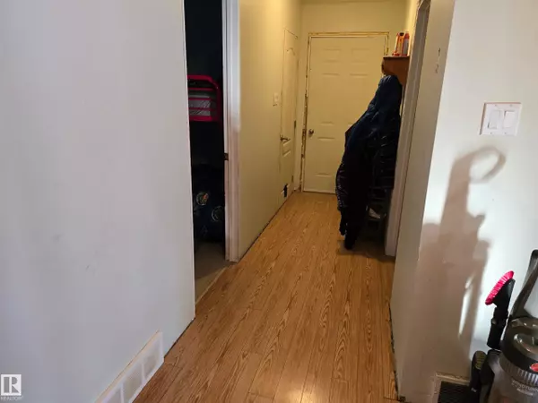 Rural Lac Ste. Anne County, AB T0E 1A6,525 5 ST