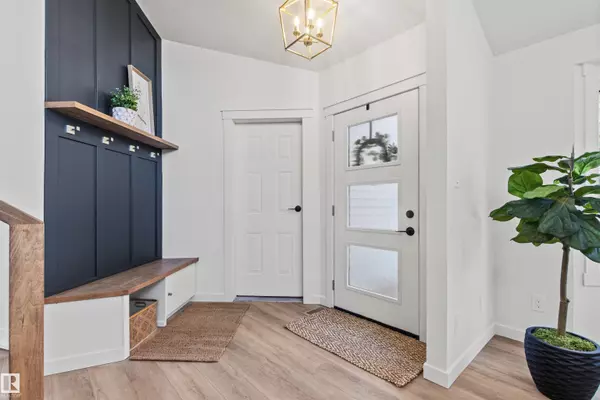 St. Albert, AB T8N 4N2,12 Laval DR