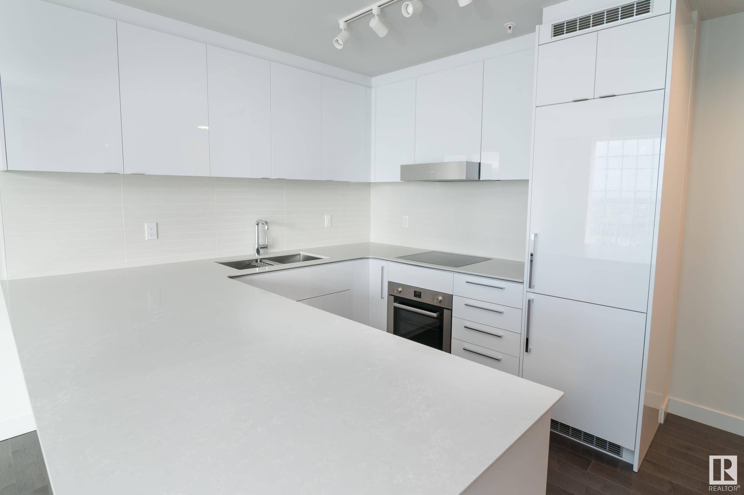 Edmonton, AB T5J 0K6,#2609 10360 102 ST NW
