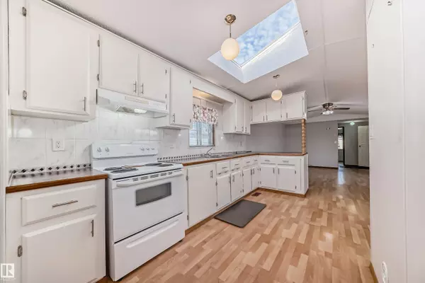 Edmonton, AB T5Y 4M2,11 Evergreen Park NW