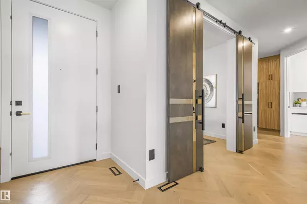 Edmonton, AB T5Y 4J1,728 166 AV NE