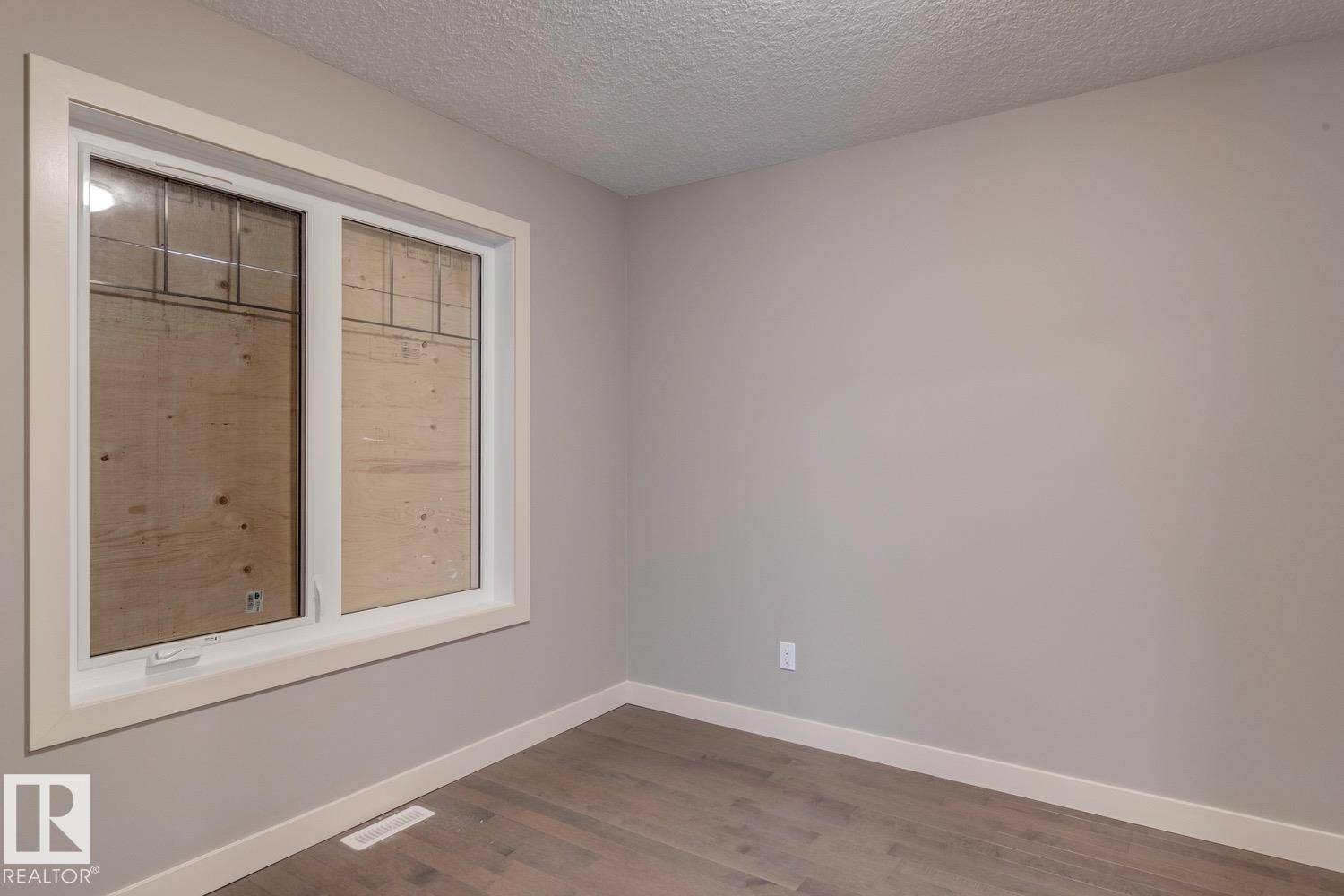 Edmonton, AB T5L 0M4,11832 & 11834 124 ST NW
