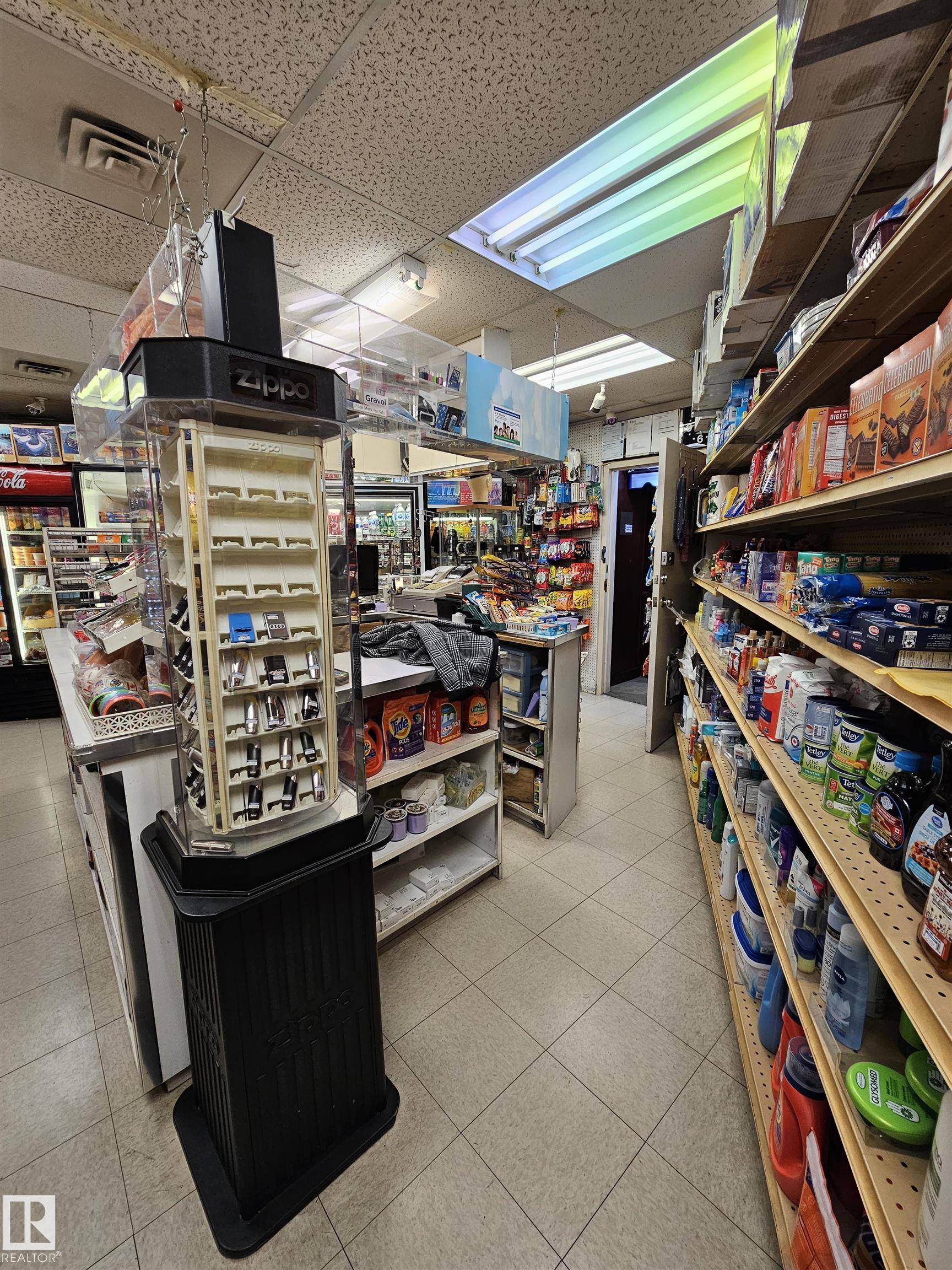 Edmonton, AB T5J 4B5,#6 10205 100 AV NW NW