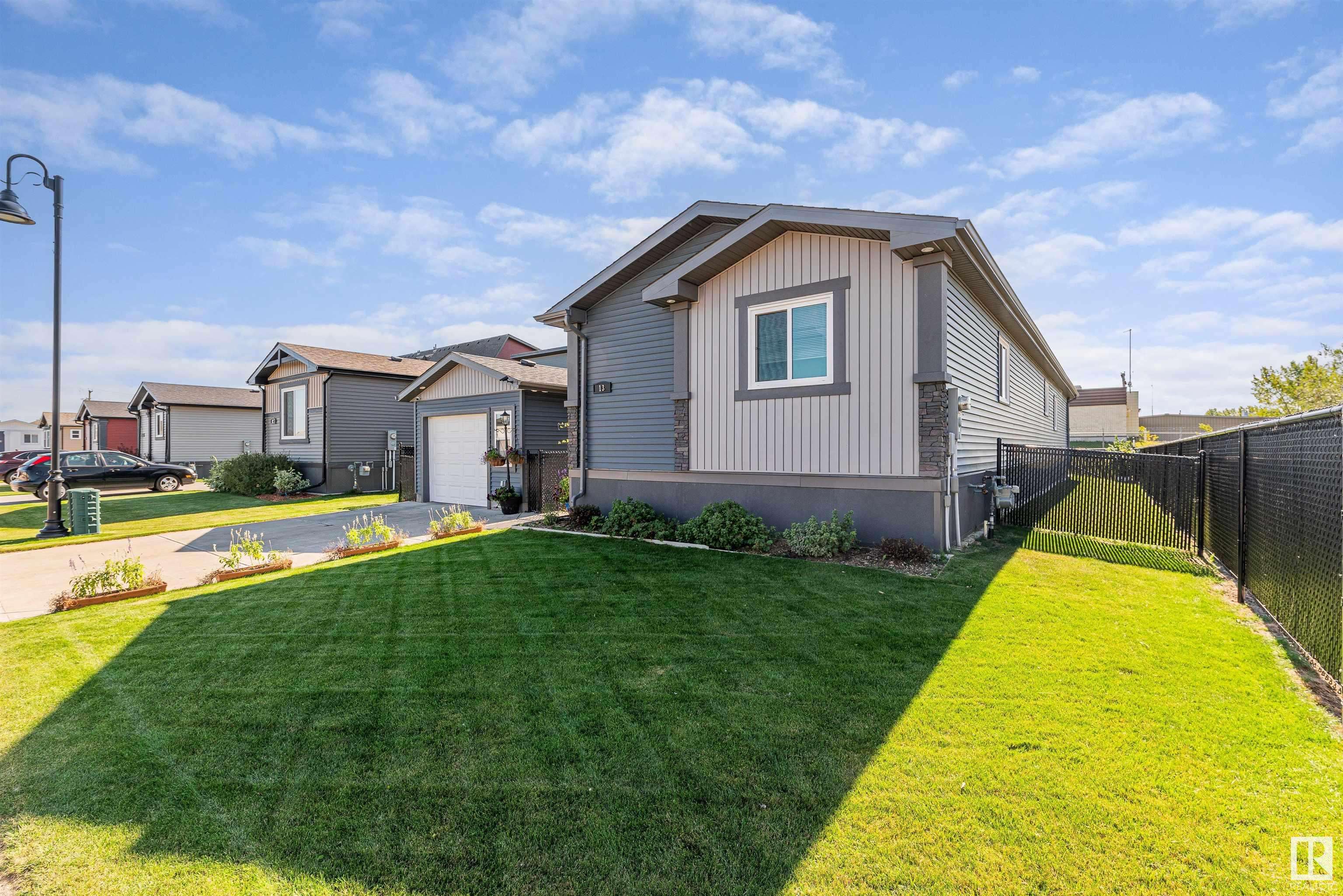 Morinville, AB T8R 2P7,13 Laurel DR