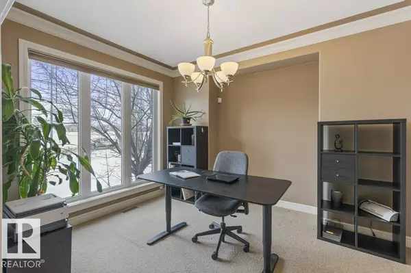 St. Albert, AB T8N 1C1,53 OAK VISTA DR