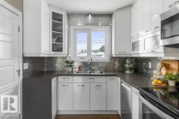 7815 128A AV NW Edmonton, AB T5C 1V3