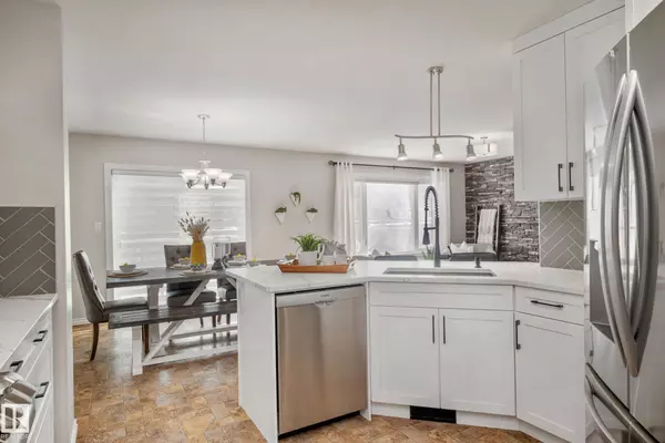 Sherwood Park, AB T8H 0G4,1015 APPLETON PT