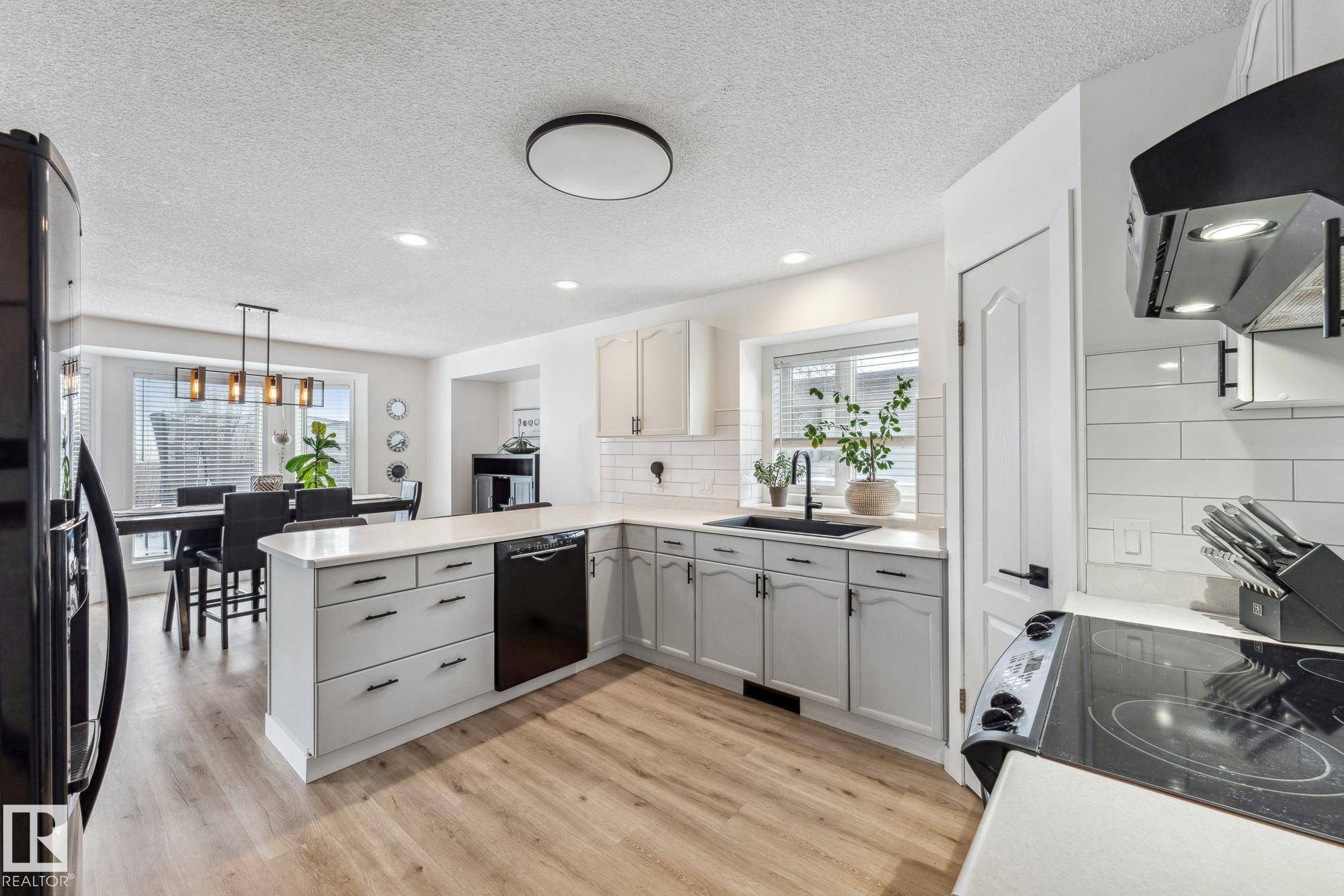 St. Albert, AB T8N 6K7,10 HARCOURT CR