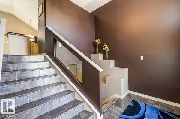 Sherwood Park, AB T8A 6L4,19 FOXHAVEN WY