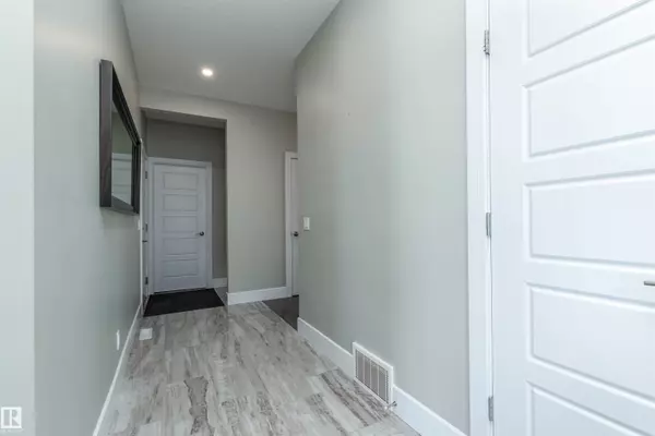 Sherwood Park, AB T8H 1Z8,14 SAPPHIRE CV