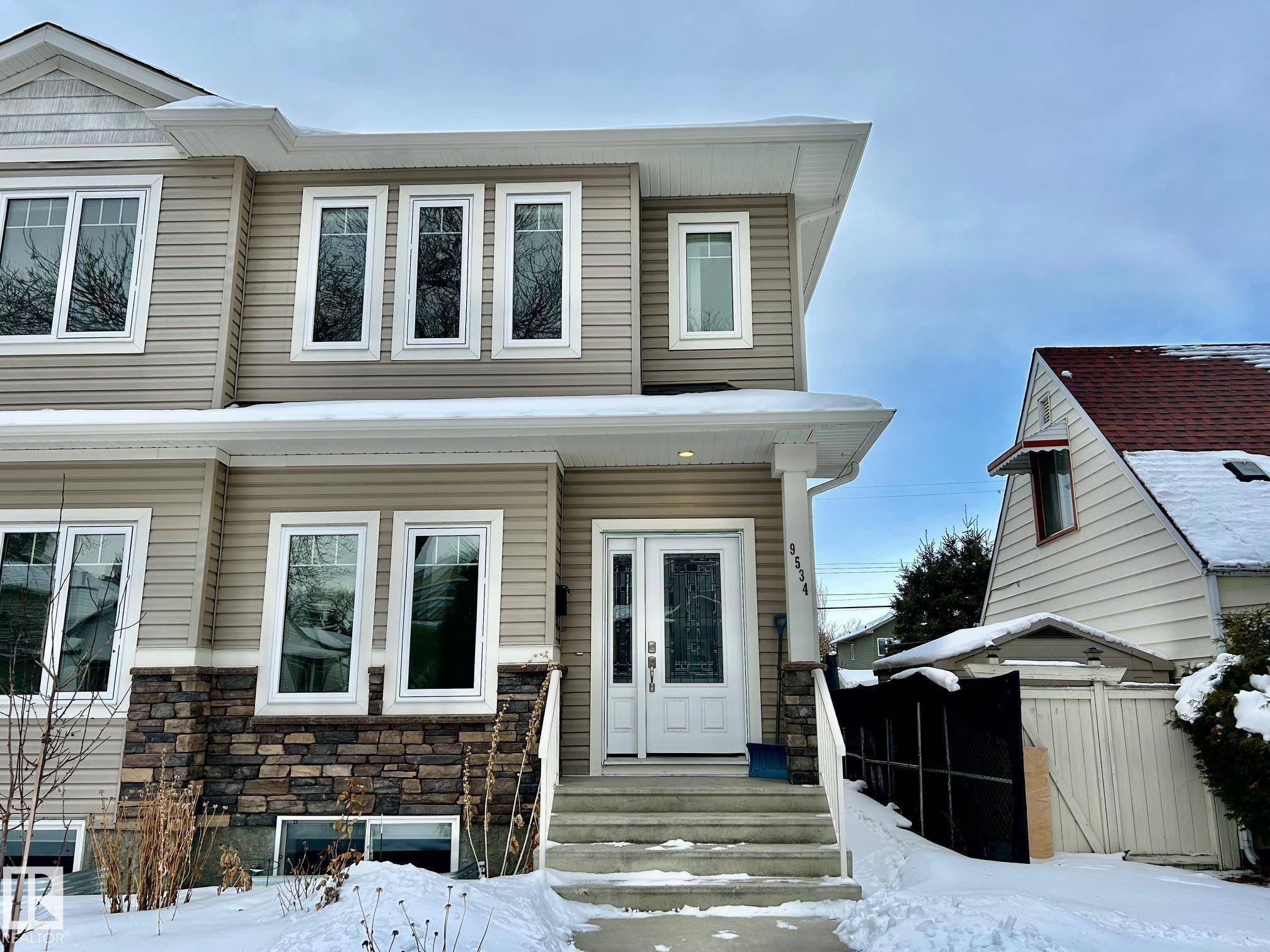 9534 73 AV NW, Edmonton, AB T6E 1A9