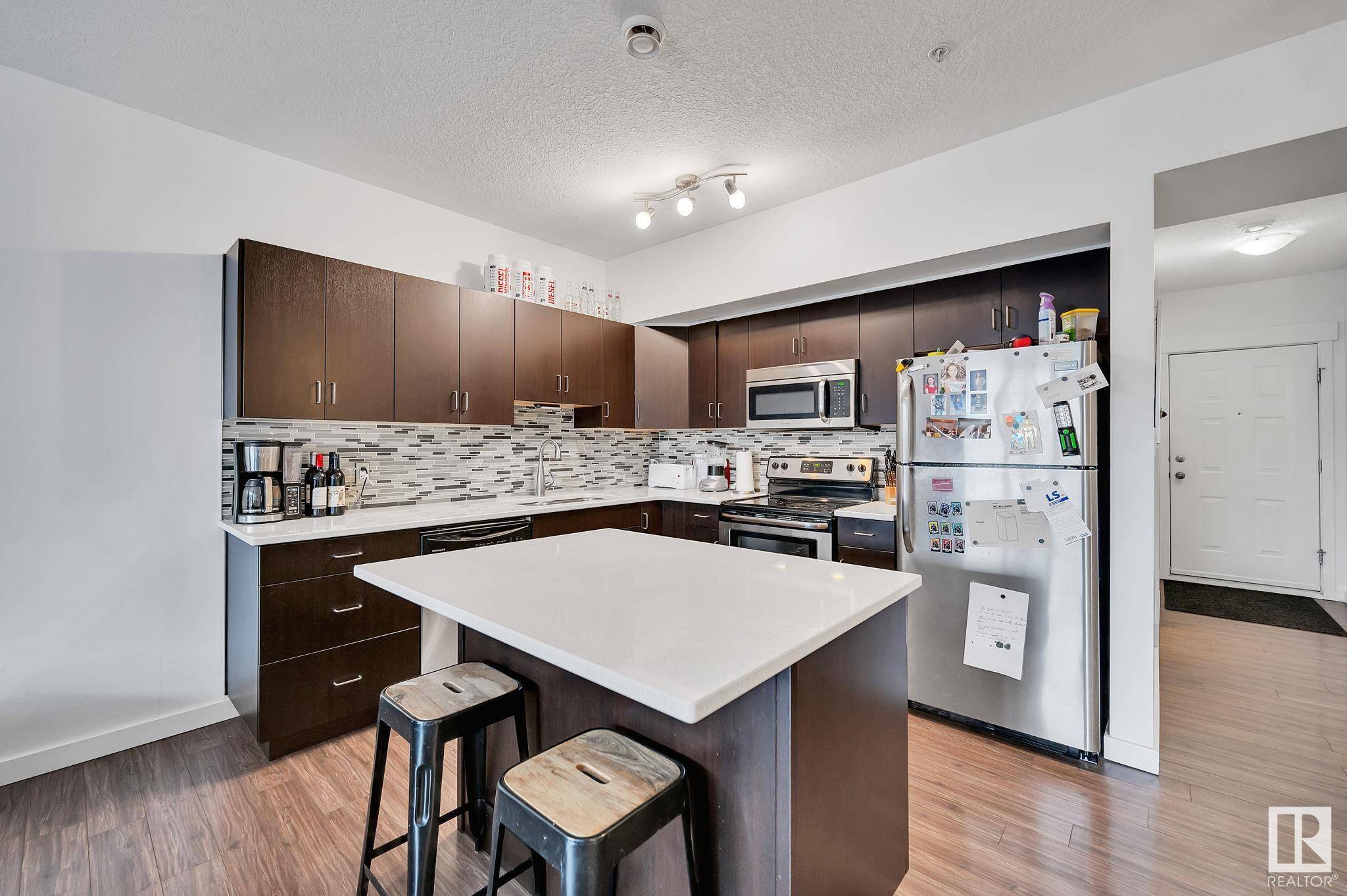 Edmonton, AB T5H 0C6,#109 10518 113 ST NW NW