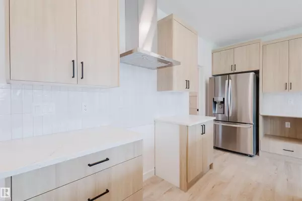 4227 206 ST NW, Edmonton, AB T6M 3E3