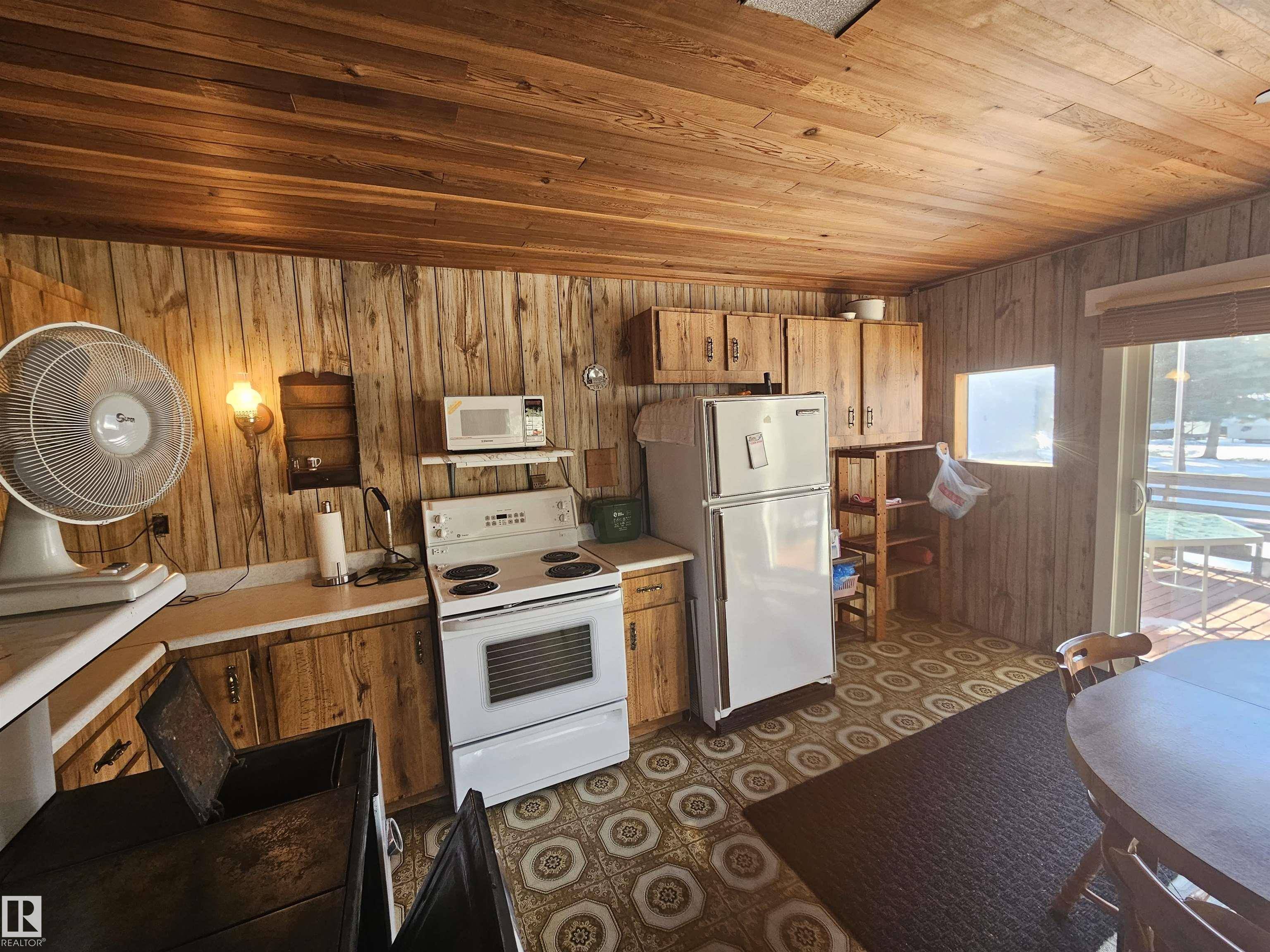 Rural Lac Ste. Anne County, AB T0E 0V0,18 WILLOW AV