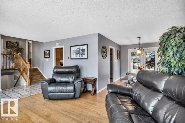 Sherwood Park, AB T8A 1N1,434 CONIFER ST