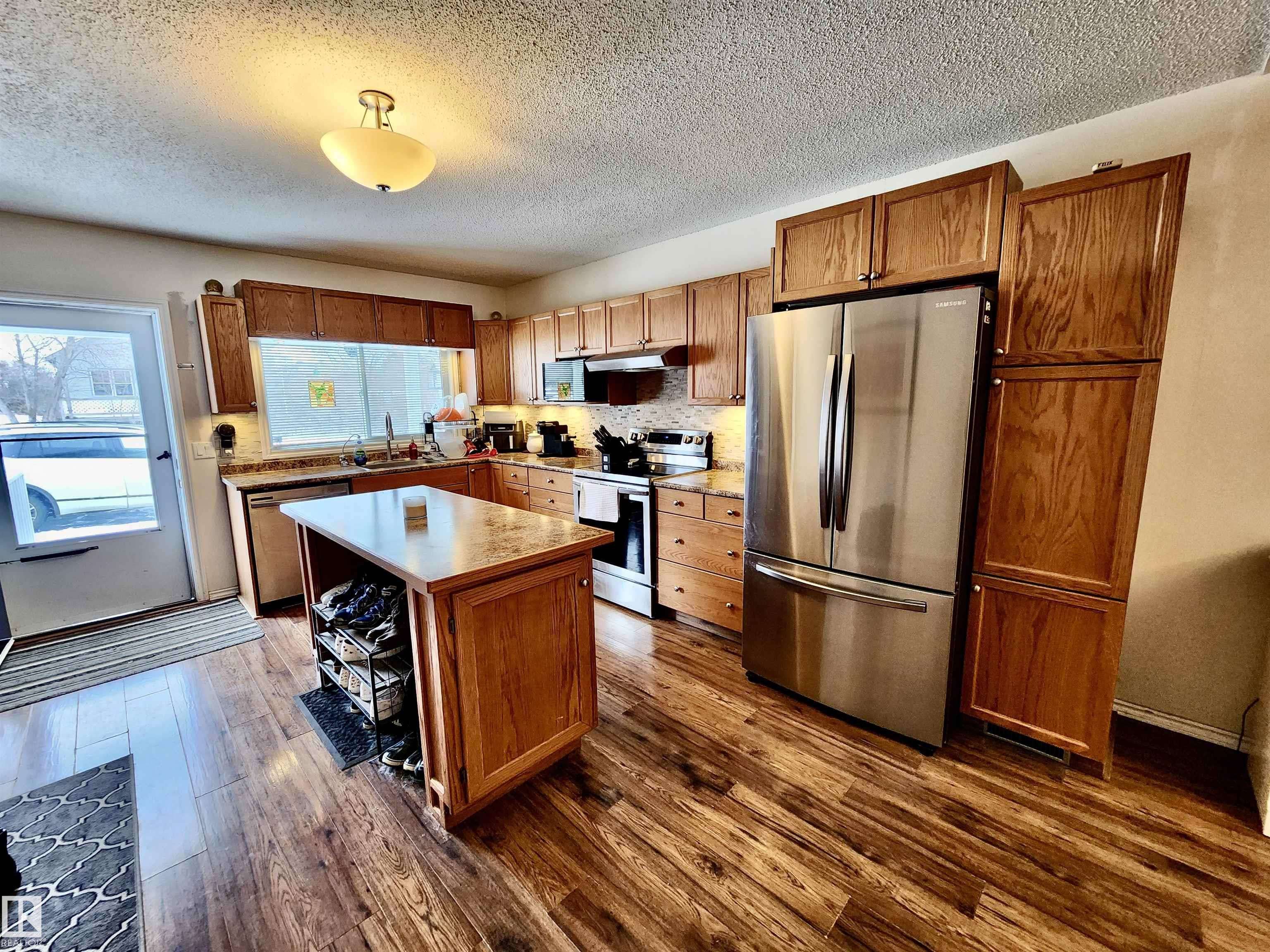 Derwent, AB T0B 1C0,16 1 ST